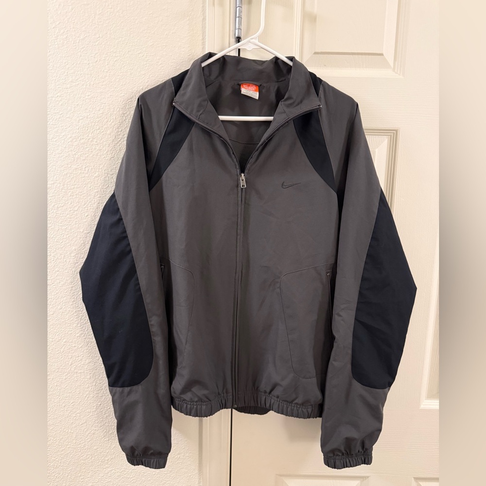 Nike Men's Charcoal and Black Windbreaker